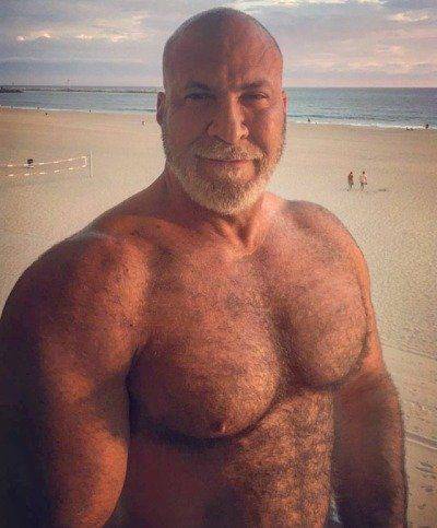 Gi-Gi reccomend bearded man hairy muscle nude dad